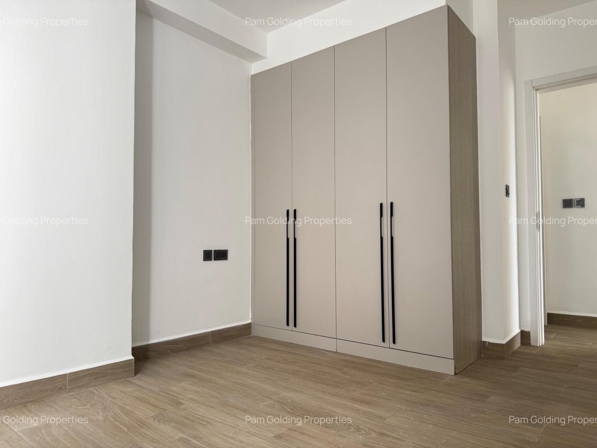 3 Bed Apartment with En Suite in Riverside - 13