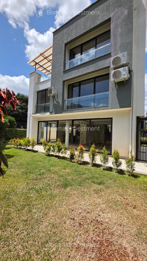 5 Bed Townhouse with En Suite at Lavington Green - 5