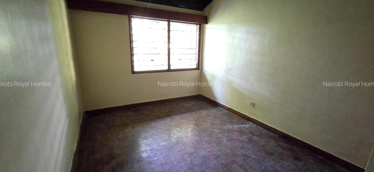 4 Bed House with En Suite at Lakeview Avenue - 12