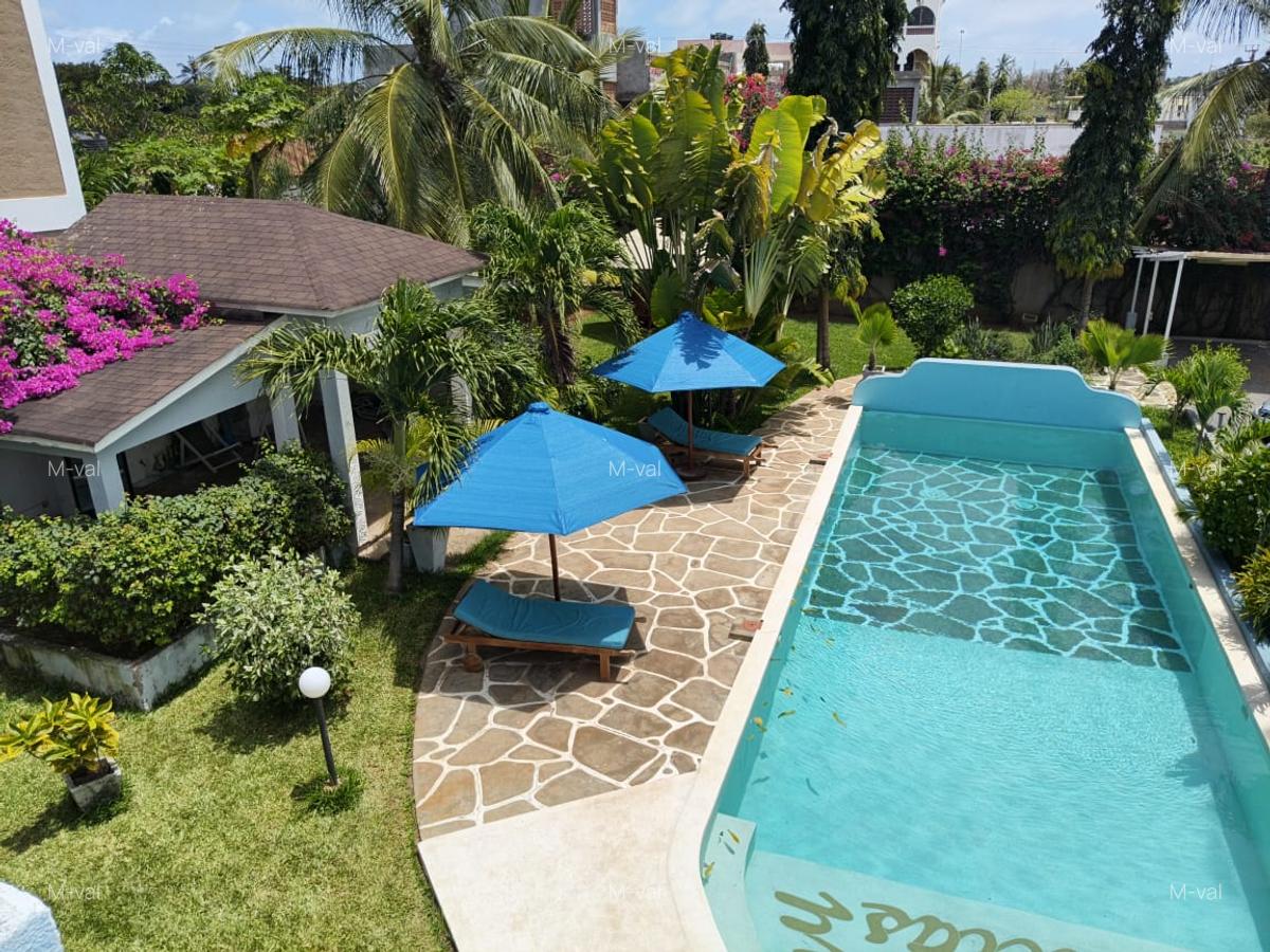 3 Bed Villa with En Suite at Casuarina - 6