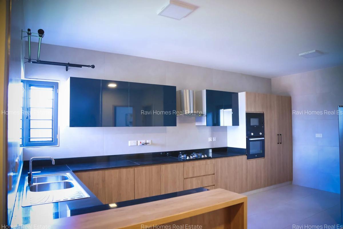 4 Bed Townhouse with En Suite at Wilson Airport Road - 3