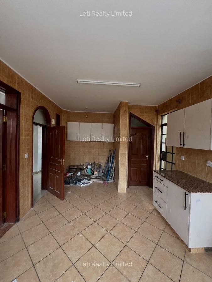 4 Bed Townhouse with En Suite in Lavington - 6