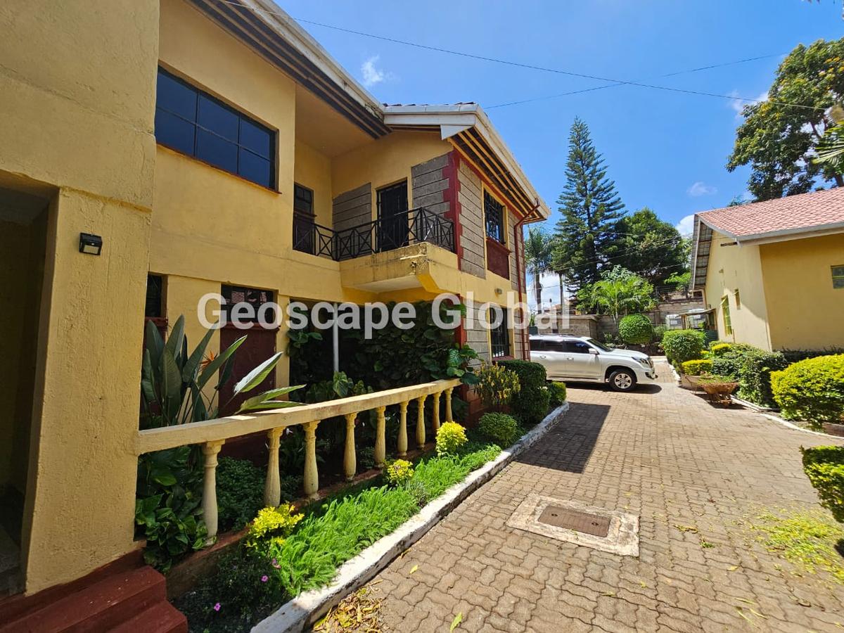 4 Bed House with En Suite in Nyari - 1