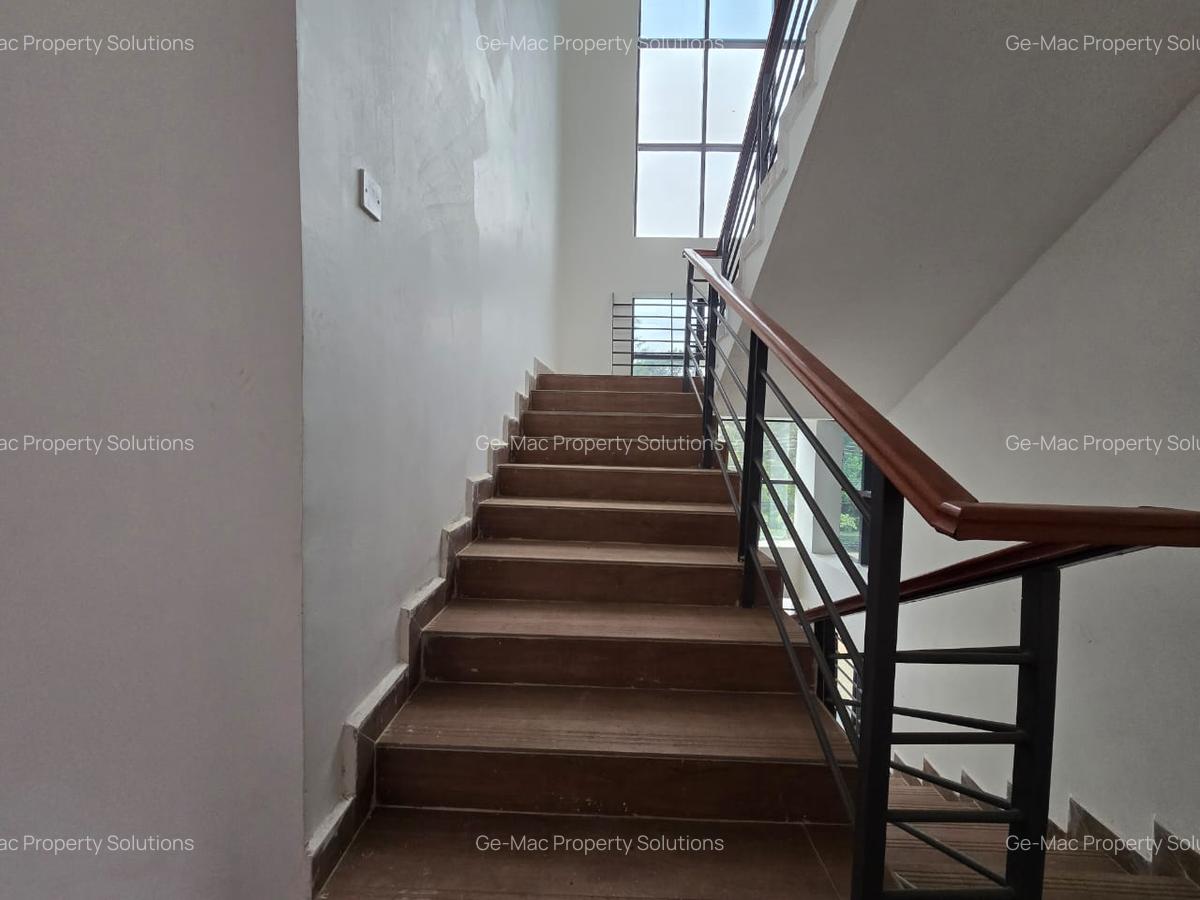 5 Bed Townhouse with En Suite in Lavington - 16