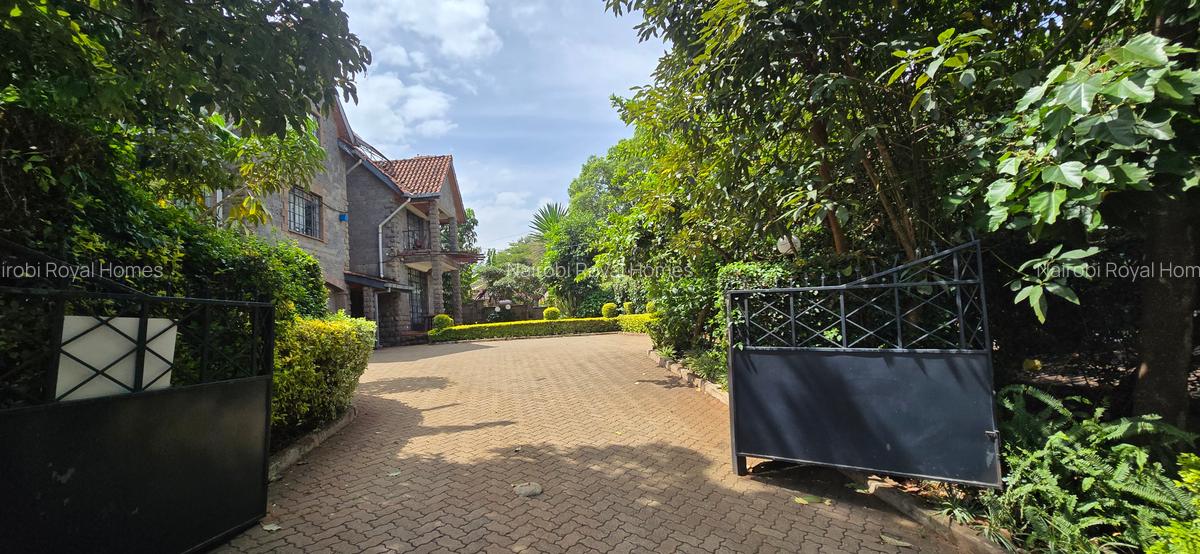 5 Bed Townhouse with En Suite at Lavington Green - 2