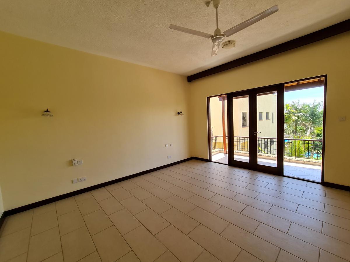 3 Bed Apartment with En Suite in Nyali Area - 17