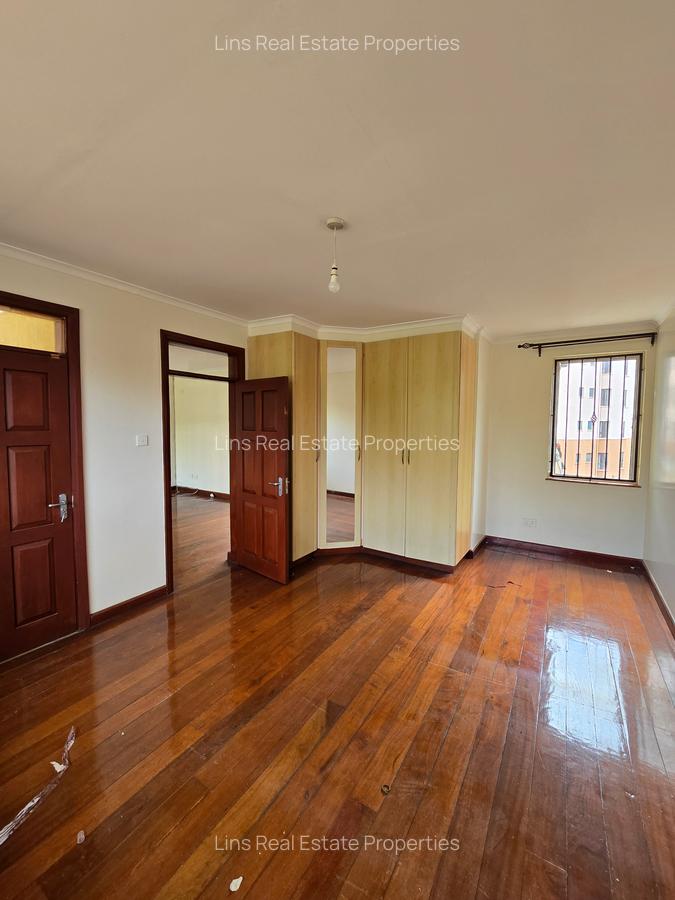 5 Bed Townhouse with En Suite in Brookside - 6