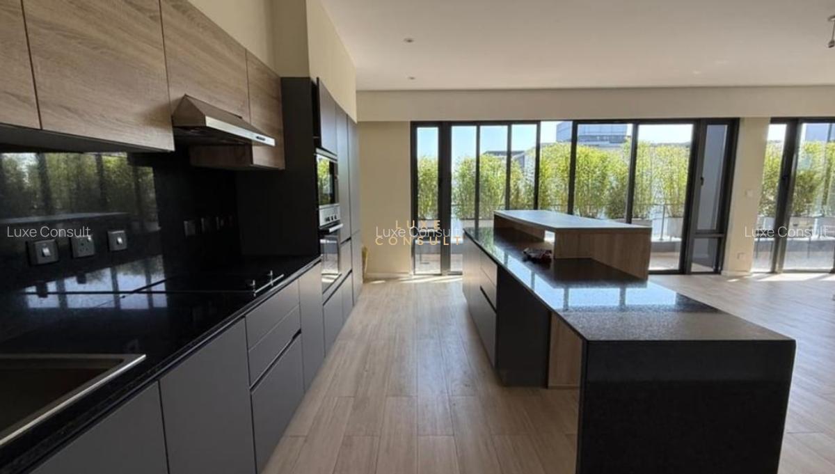 4 Bed Apartment with En Suite in Riverside - 5