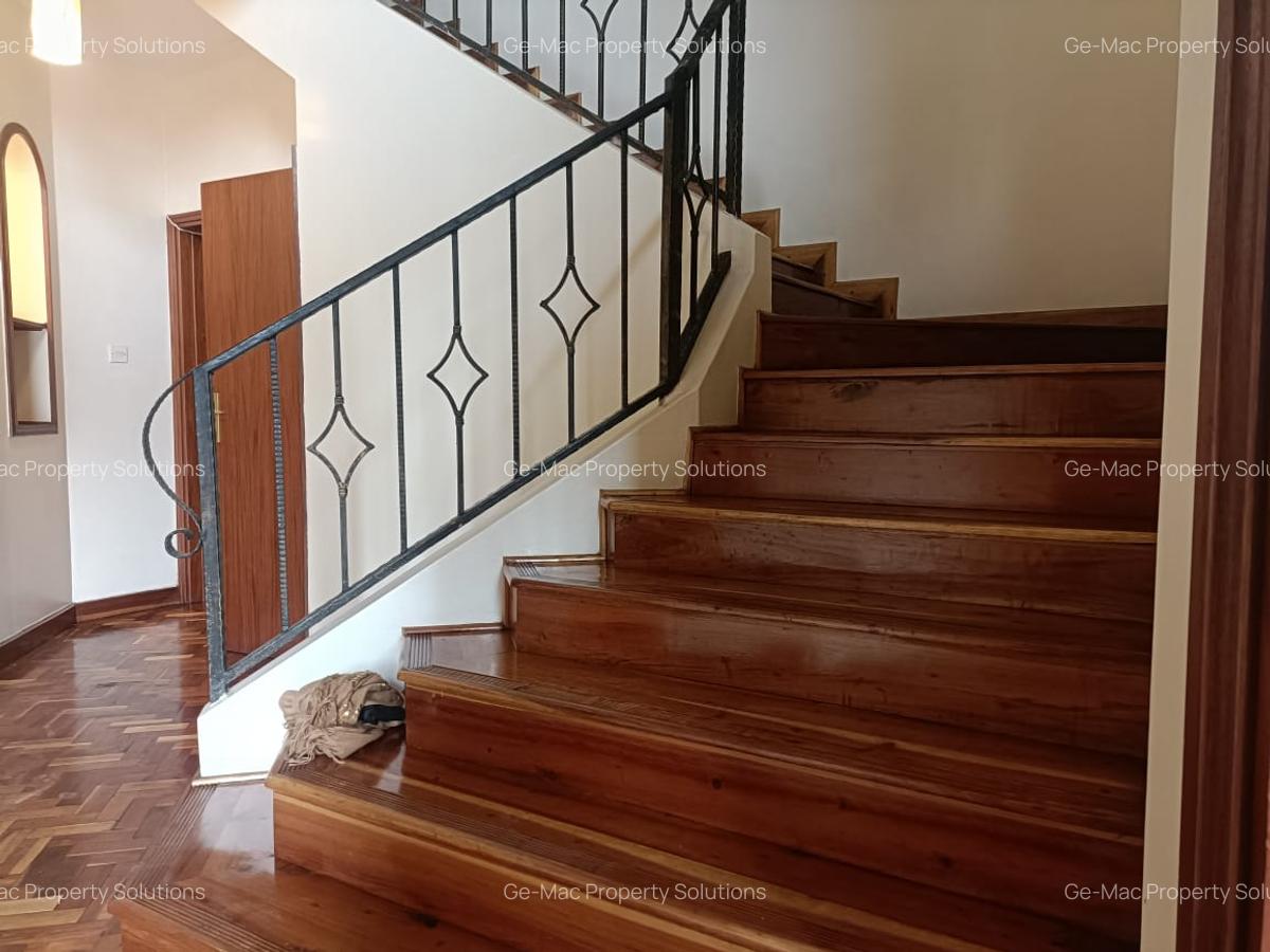 4 Bed House with En Suite in Spring Valley - 3