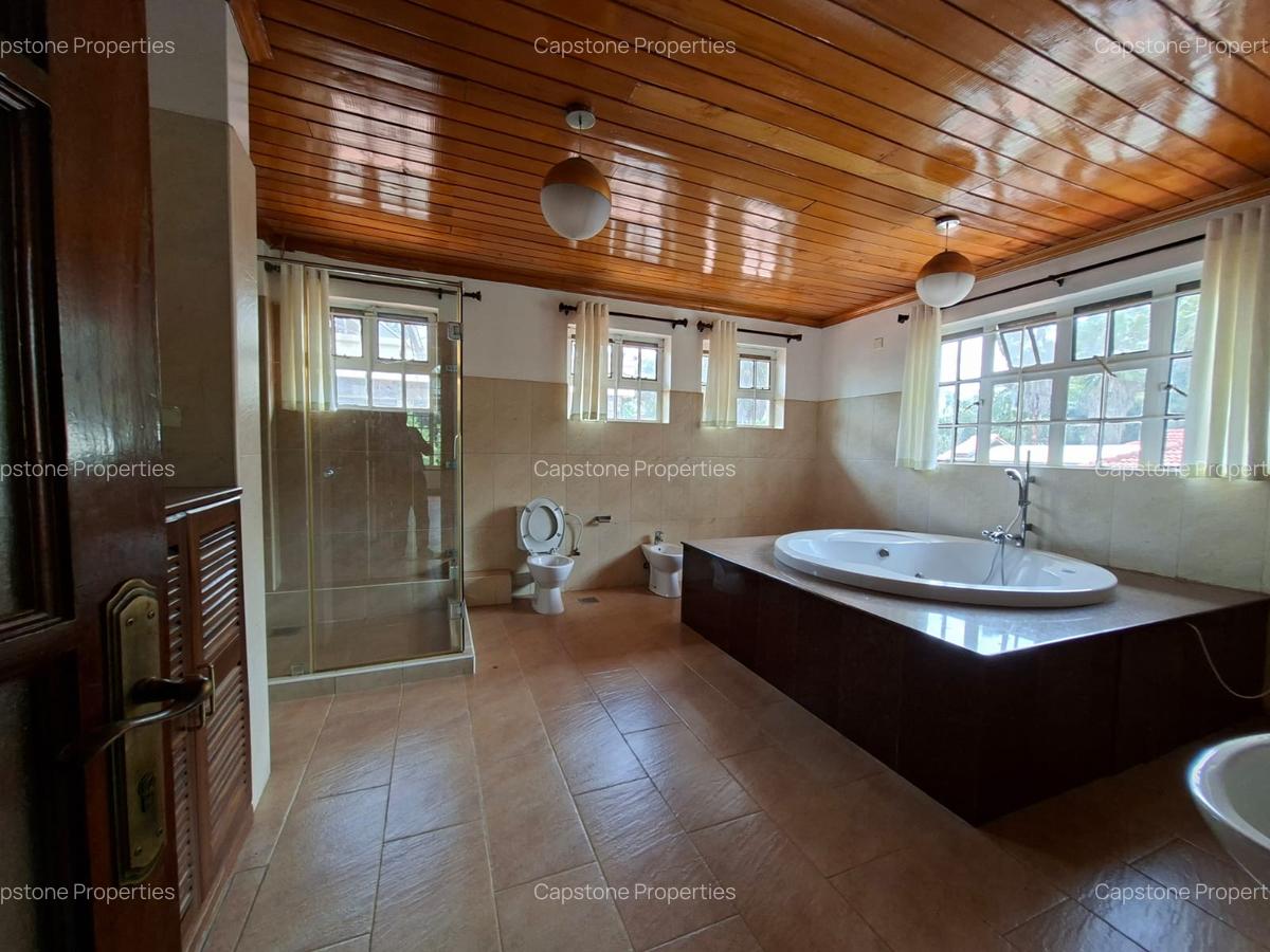 5 Bed House with En Suite in Runda - 14