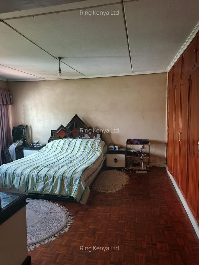 5 Bed House with Garden in Ridgeways - 10