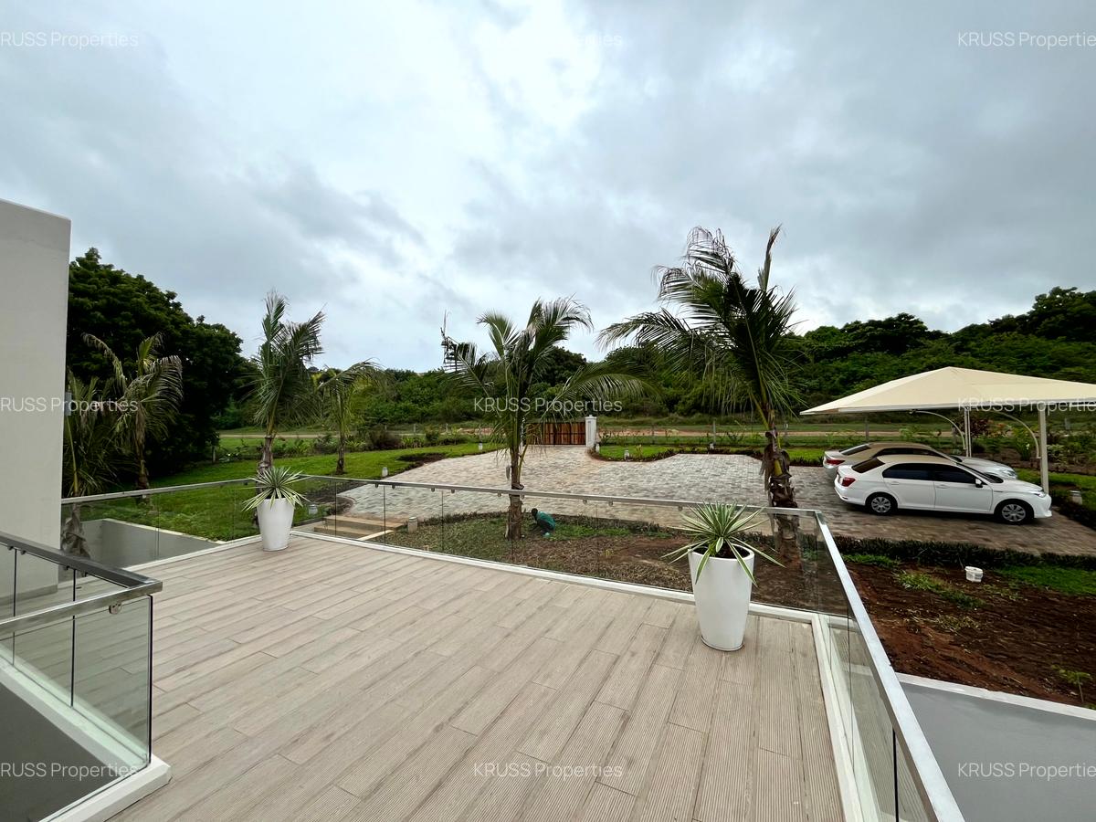 4 Bed House with En Suite at Hs84 - 14