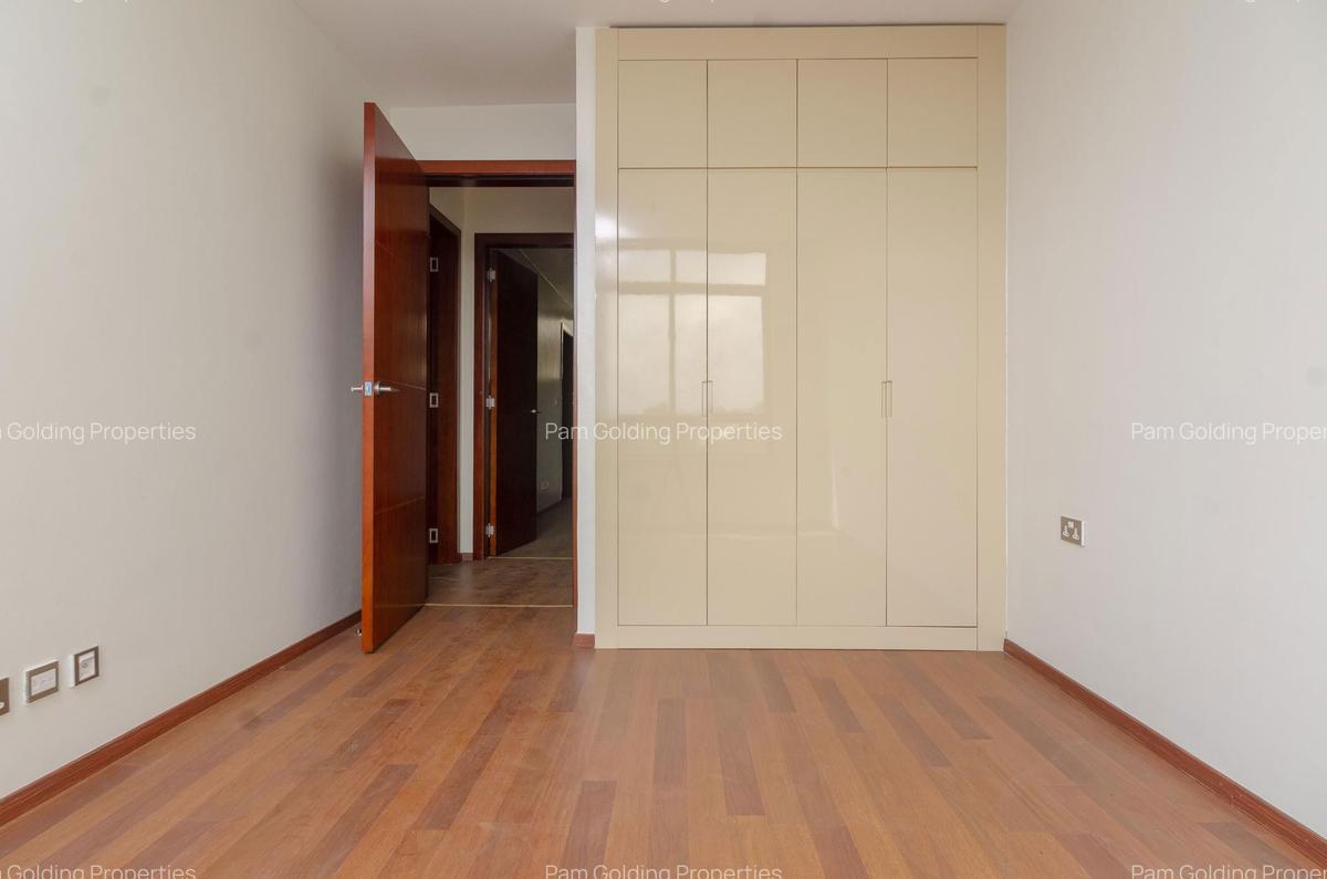 3 Bed Apartment with En Suite in Parklands - 15