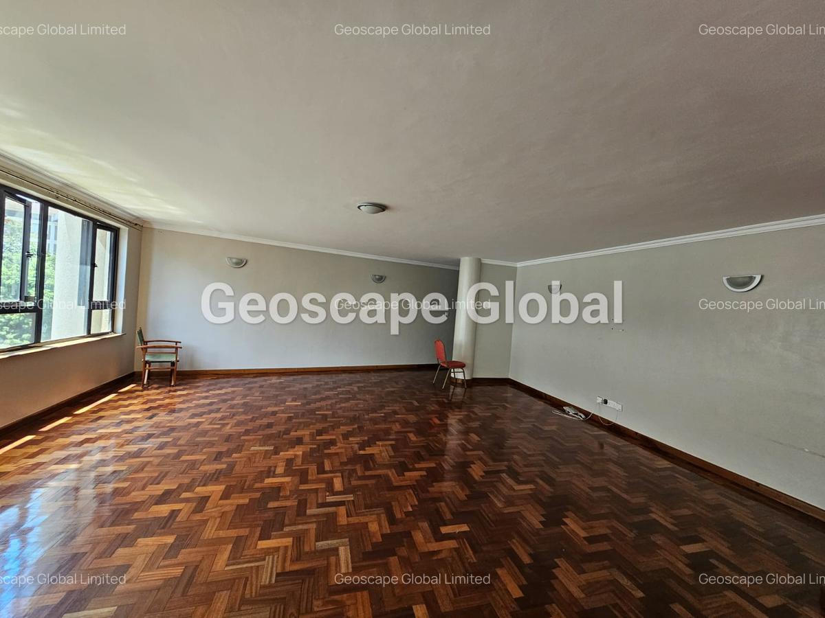 3 Bed Apartment with En Suite in Riverside - 2