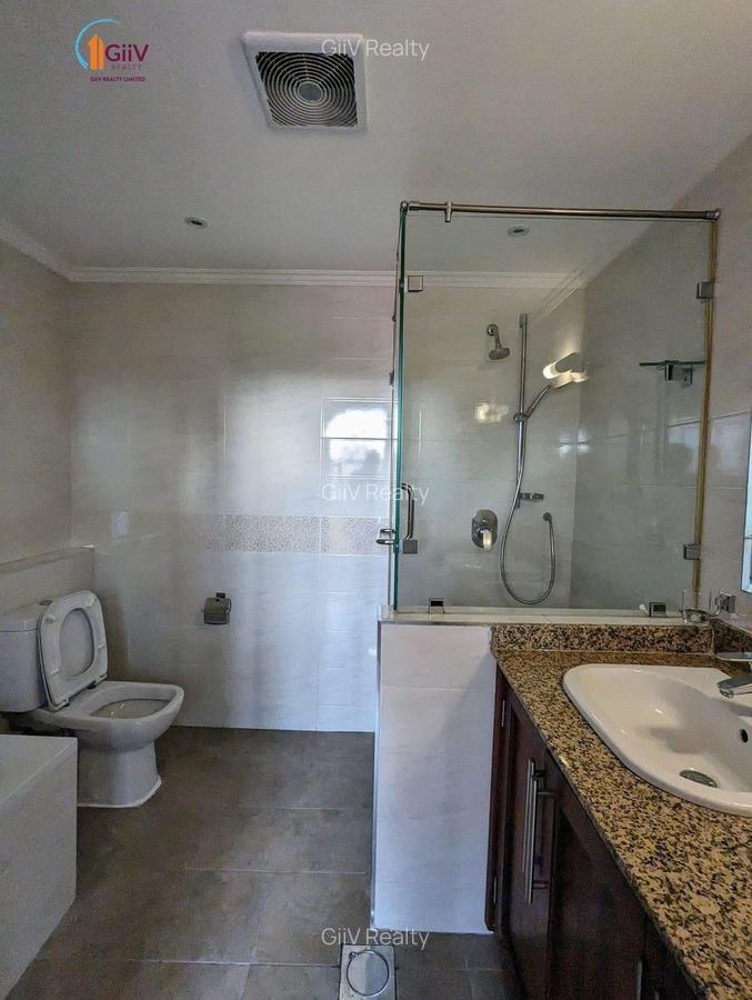 3 Bed Apartment with En Suite in Riverside - 13