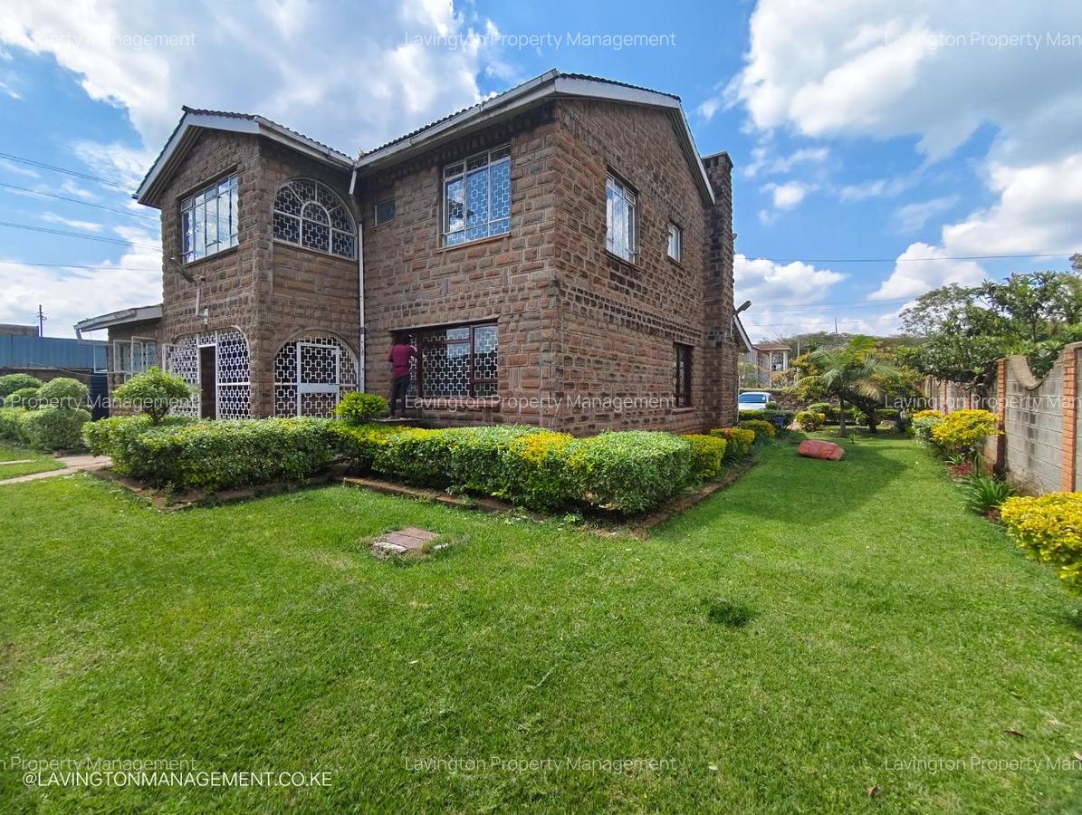 5 Bed House with En Suite at Lavington Green - 2