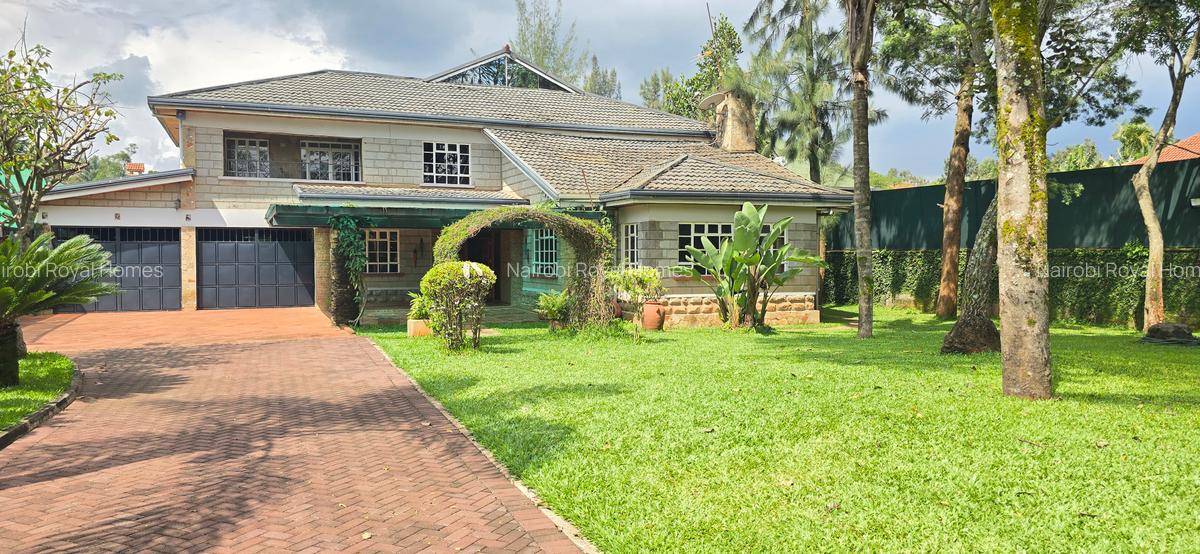 4 Bed House with En Suite at Mimosas Drive - 2