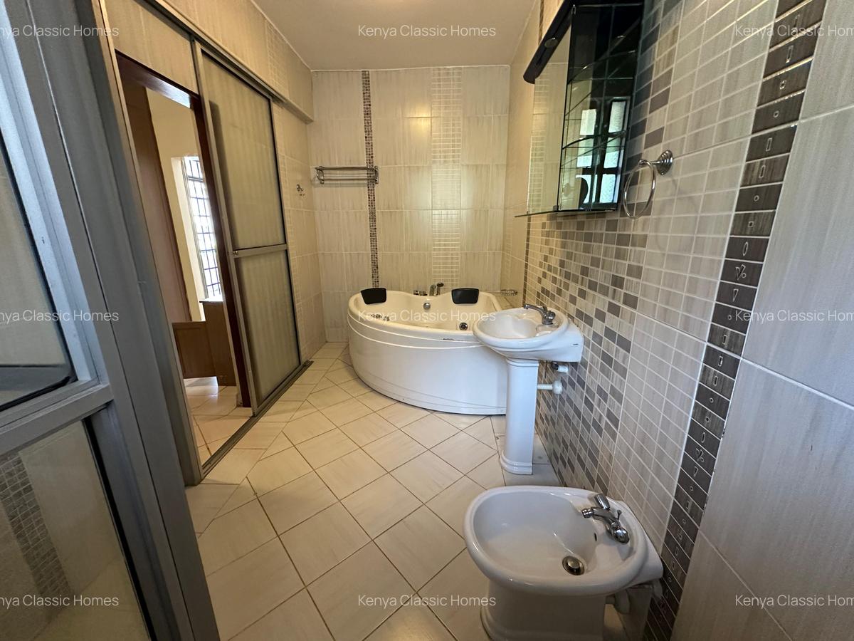 5 Bed Villa with En Suite at Lavington - 12