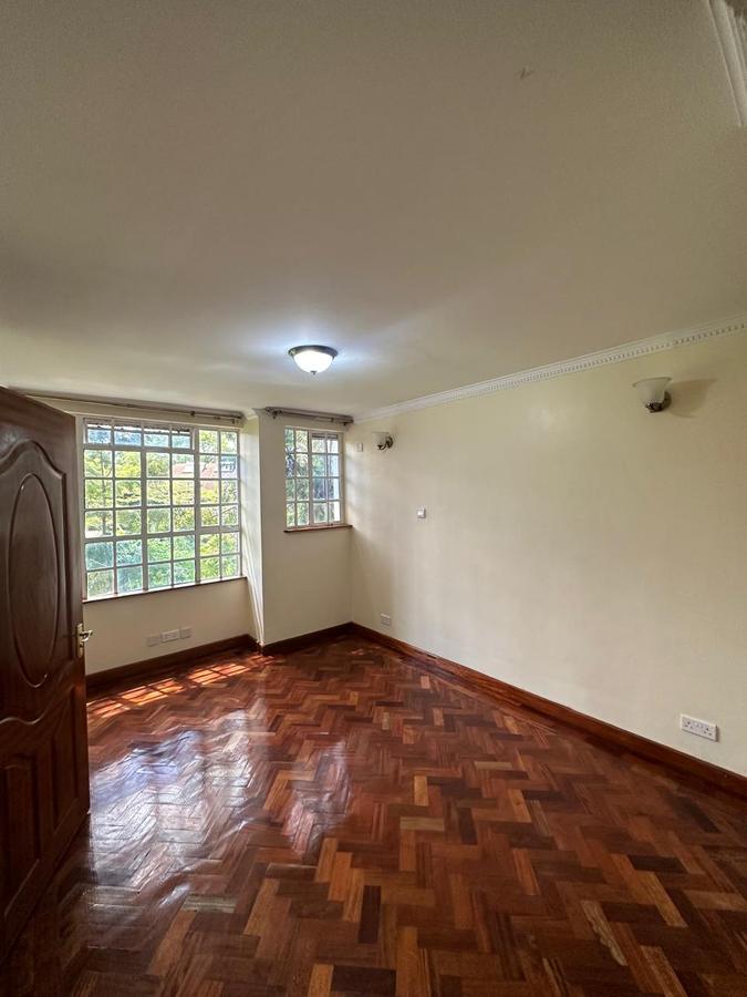 5 Bed Townhouse with En Suite in Lavington - 4