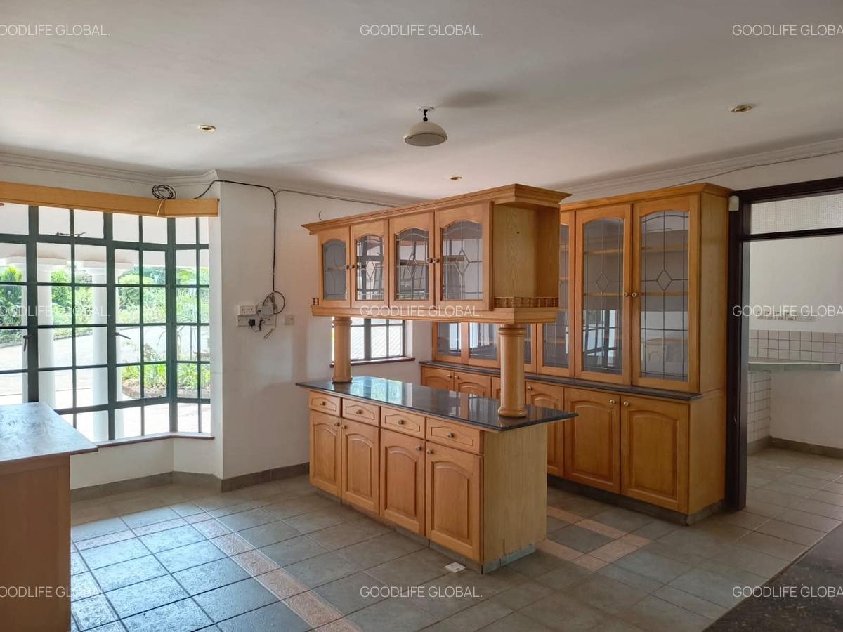 4 Bed House with En Suite at Ridgeways - 12