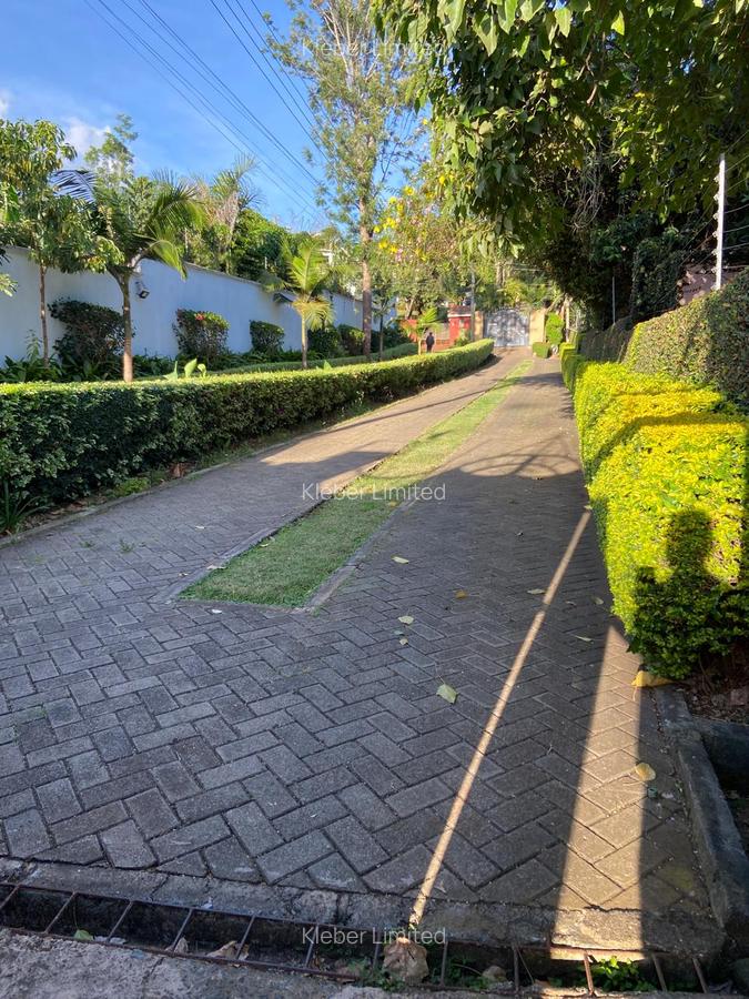 5 Bed House with En Suite at Runda - 10