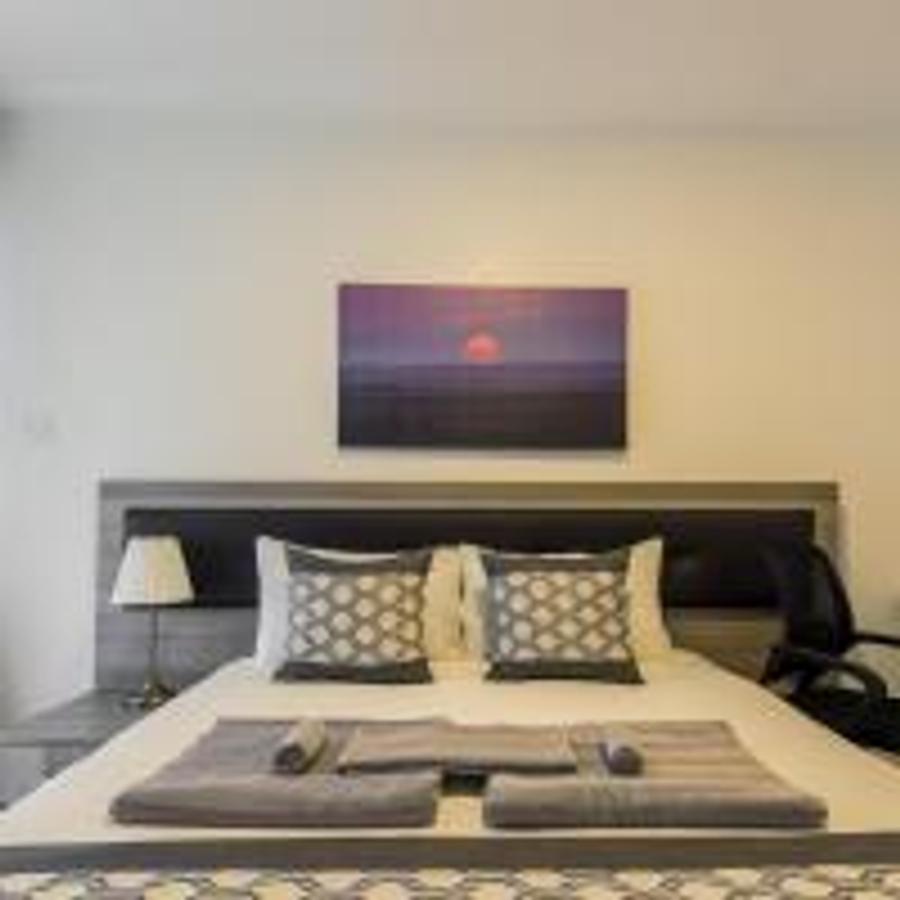 Serviced 4 Bed Apartment with En Suite at Riverside Gardens - 8