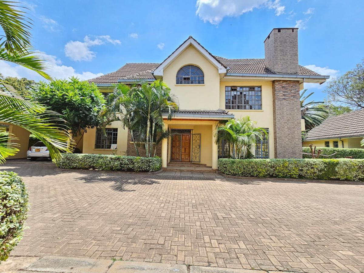 4 Bed House with En Suite in Lavington - 1