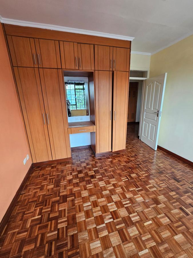 3 Bed Apartment with En Suite at Lavington - 11