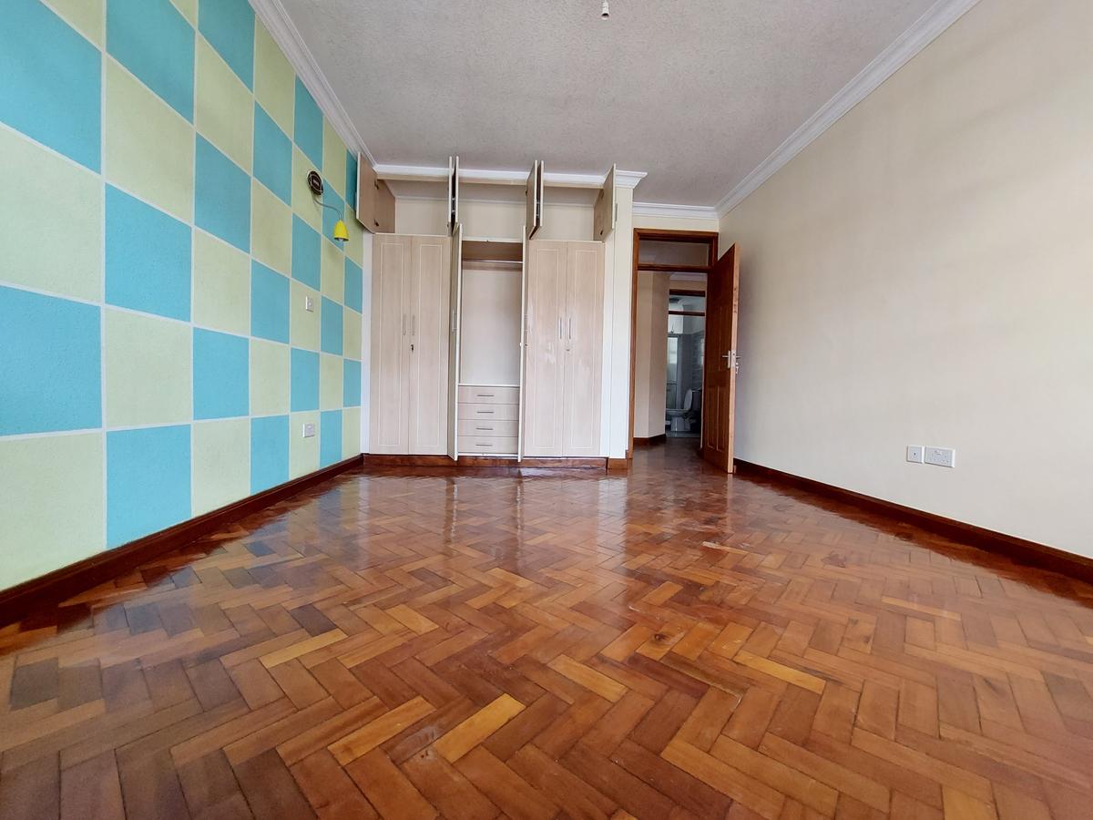 3 Bed Apartment with En Suite at Hundreds Streets - 20