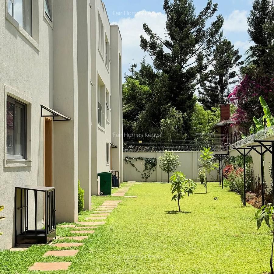 6 Bed Townhouse with En Suite at Lavington Green - 1