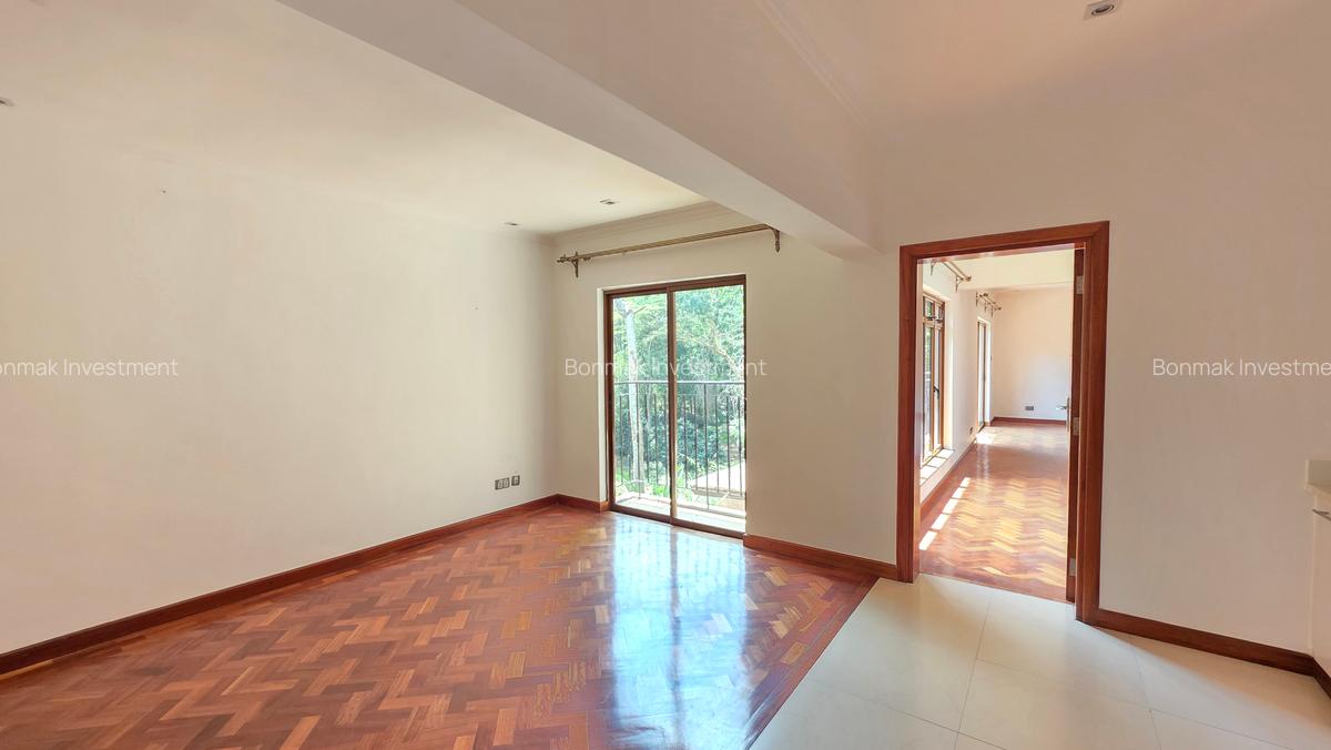 5 Bed Townhouse with En Suite at Lavington Green. - 9