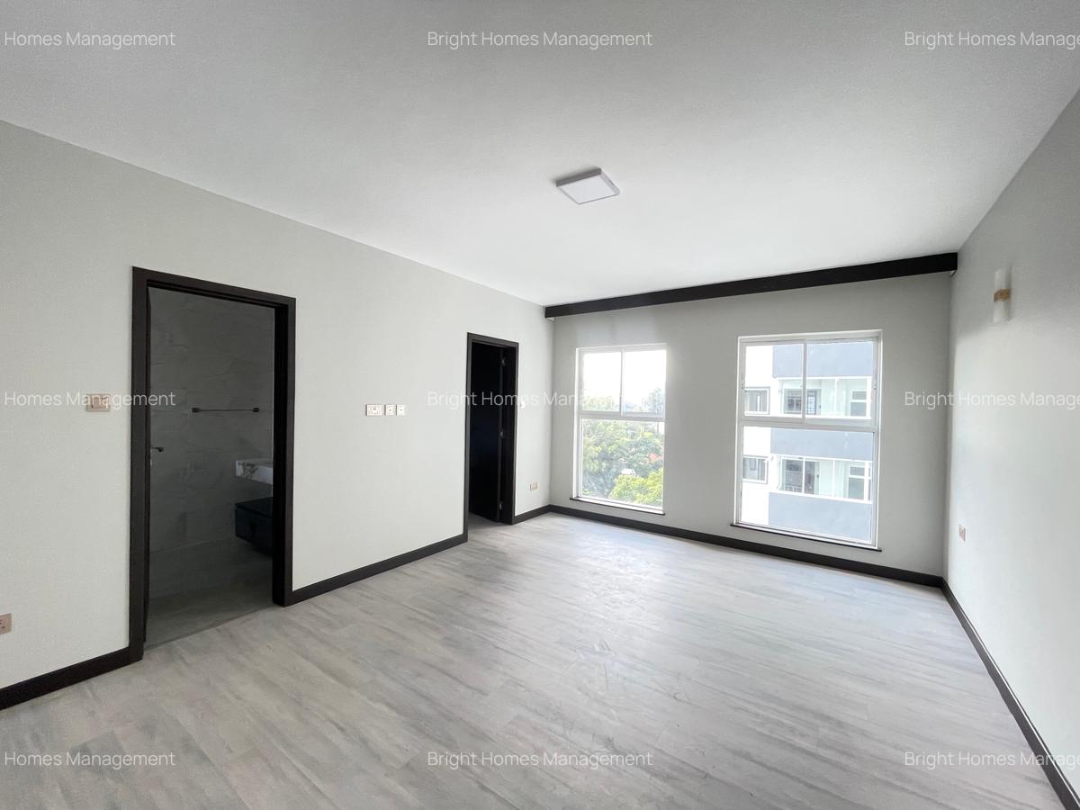 3 Bed Apartment with En Suite in Riverside - 6