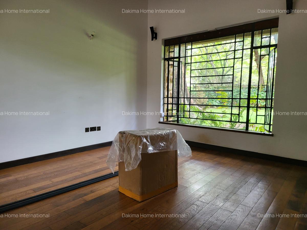 4 Bed Townhouse with En Suite in Lake View - 14