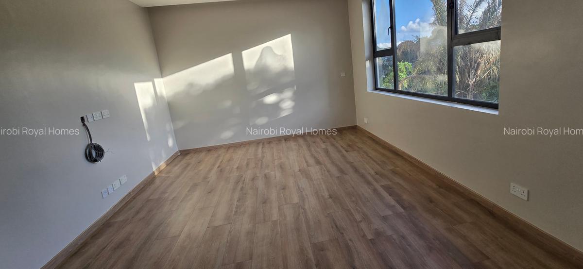 5 Bed Townhouse with En Suite at Lavington Green - 14