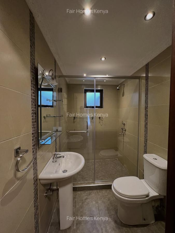 5 Bed Townhouse with En Suite at Muthangari Drive - 8