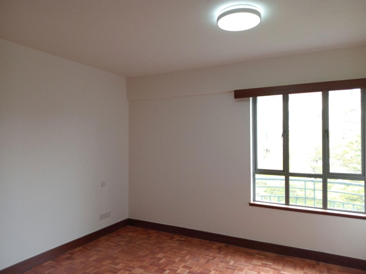 4 Bed Apartment with En Suite in Parklands - 12