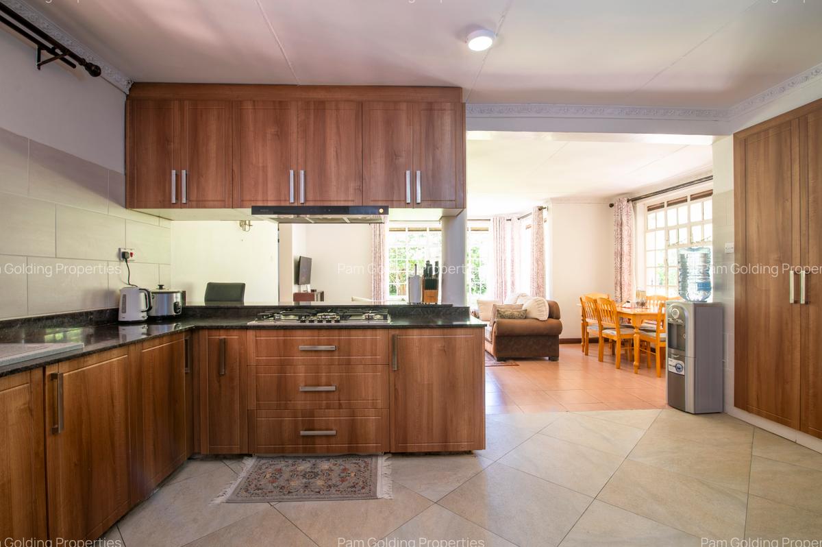 4 Bed Villa at Korompoi - 16