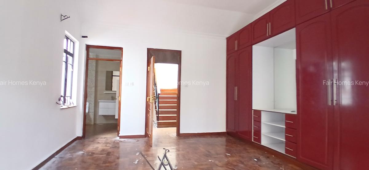 4 Bed Townhouse with En Suite at Valley Arcade - 8