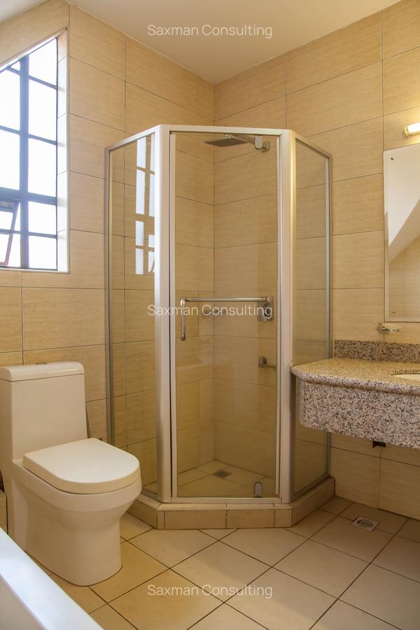 4 Bed House with En Suite in Lavington - 7