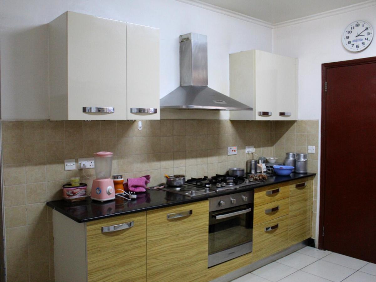 3 Bed Apartment with En Suite in Parklands - 12