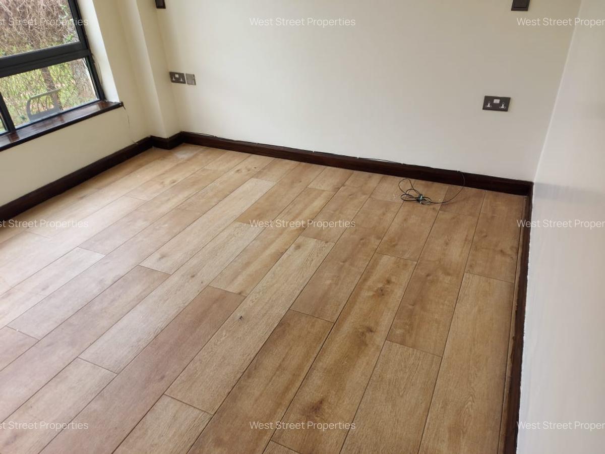 5 Bed Villa with En Suite at Lavington - 17