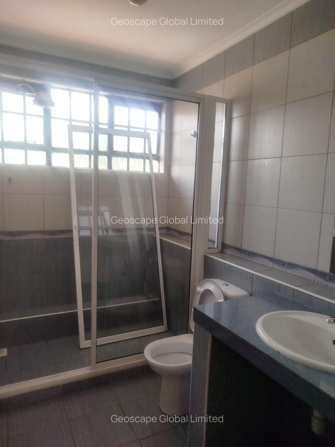 4 Bed House with En Suite in Lavington - 8
