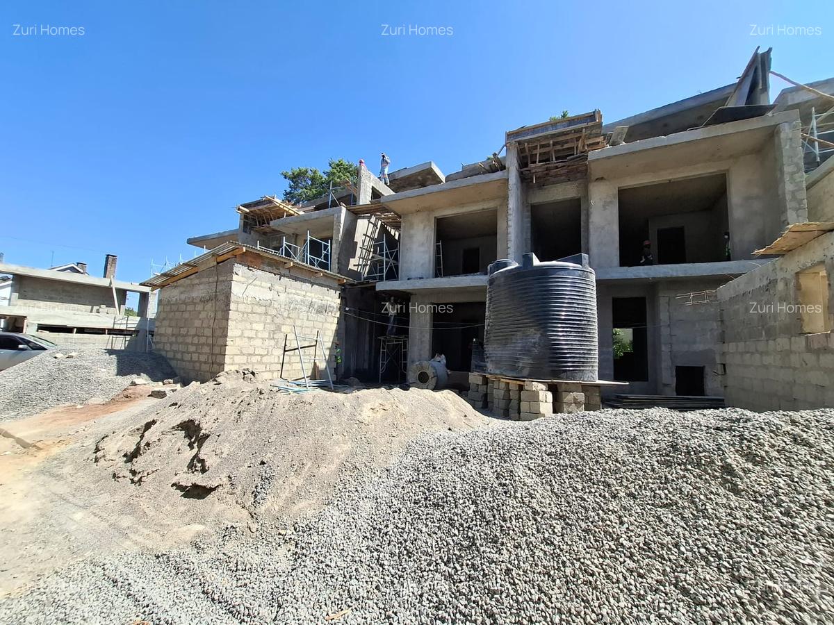 5 Bed Townhouse with En Suite in Lavington - 2