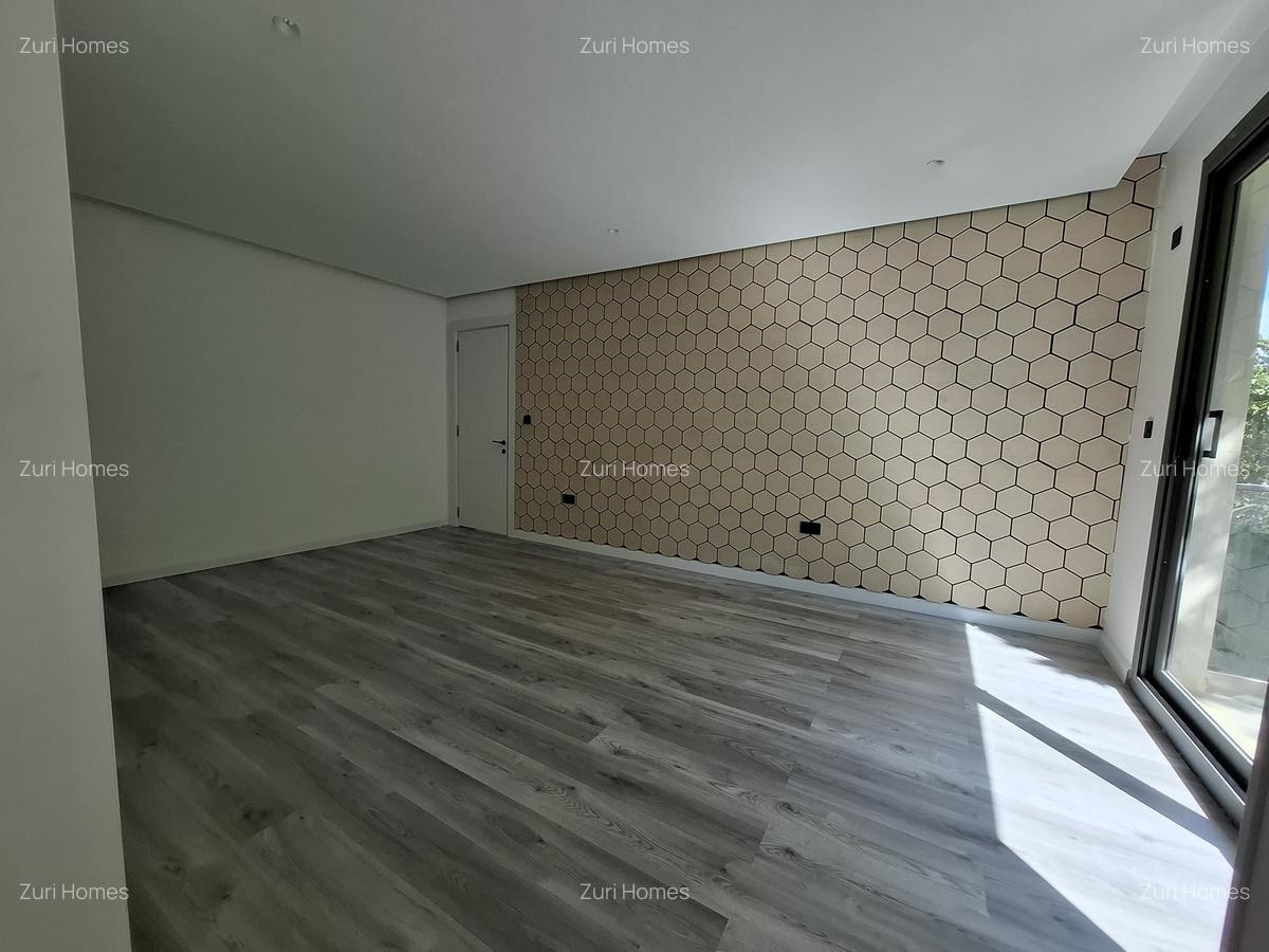 5 Bed Townhouse with En Suite in Lavington - 6