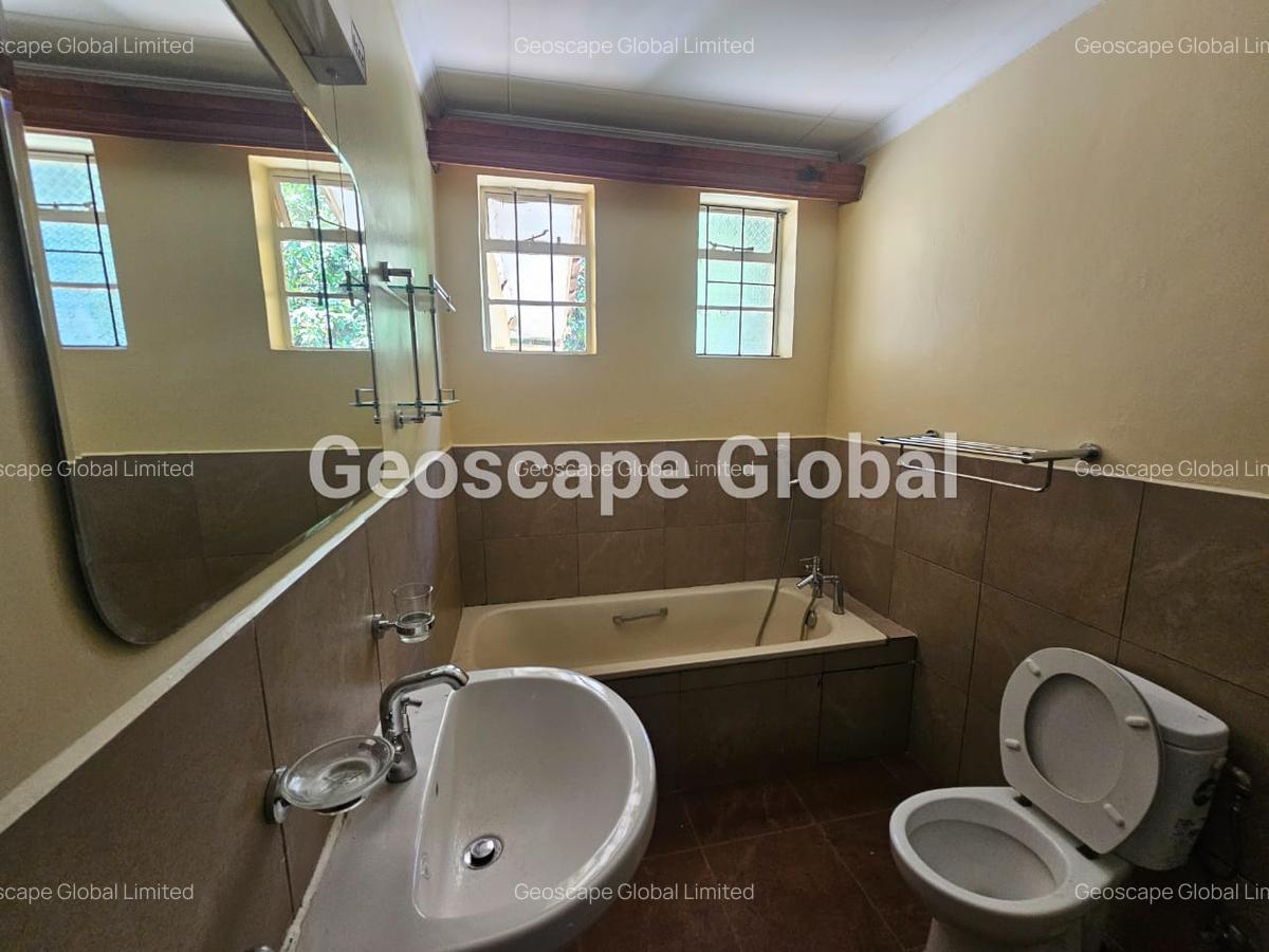 4 Bed House with En Suite in Lavington - 5