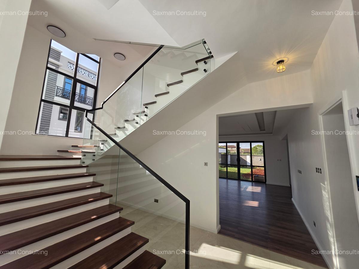 5 Bed Villa with En Suite in Lavington - 12