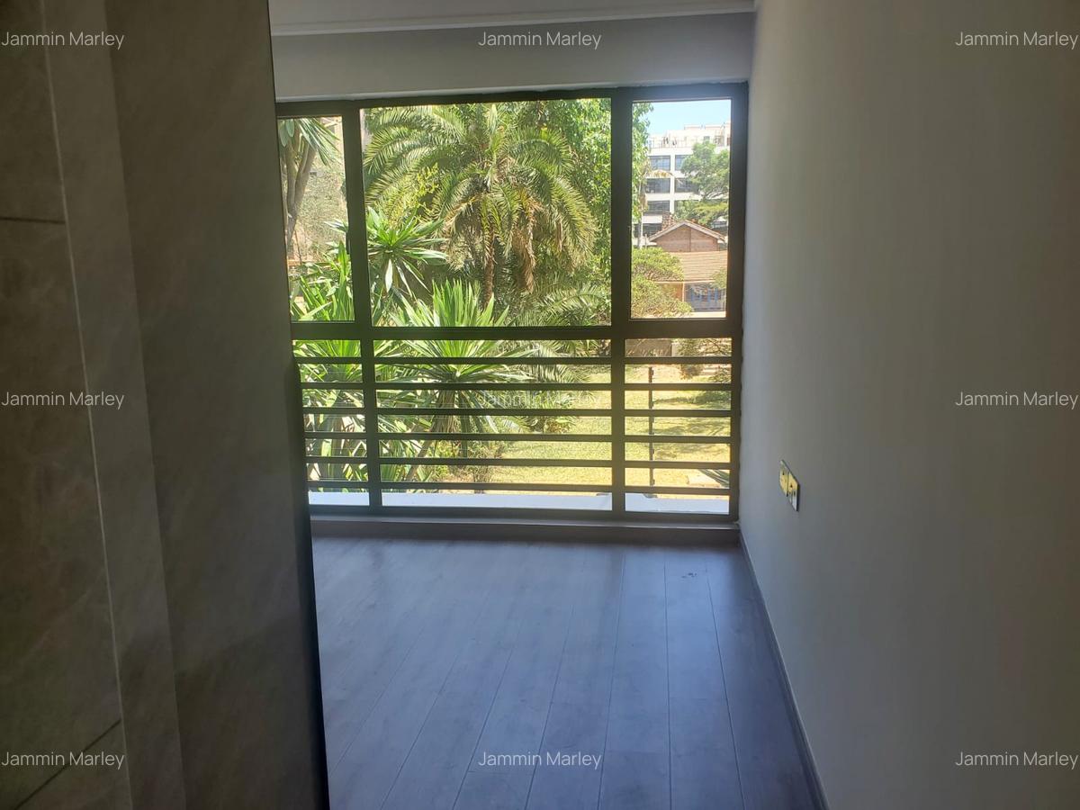 3 Bed Apartment with En Suite at Riverside Drive - 9