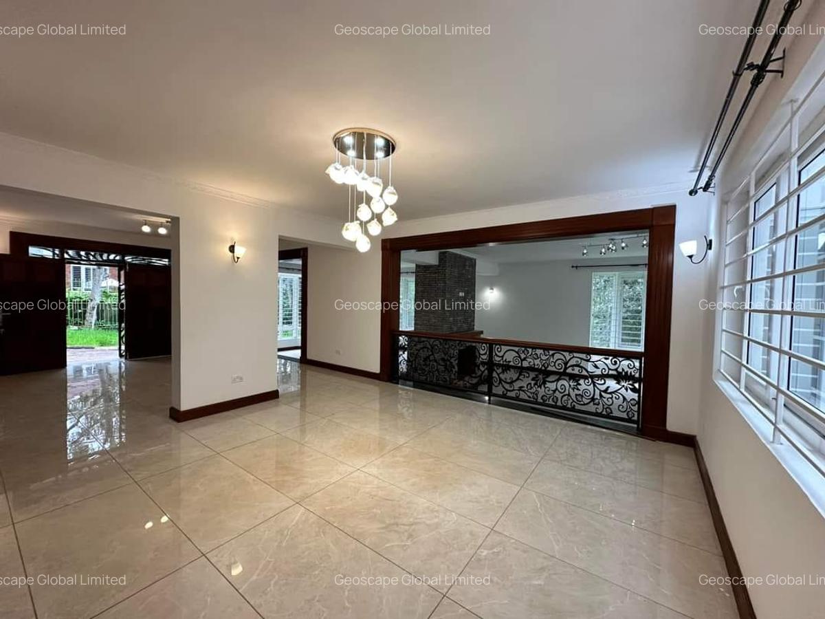 5 Bed House with En Suite in Rosslyn - 6