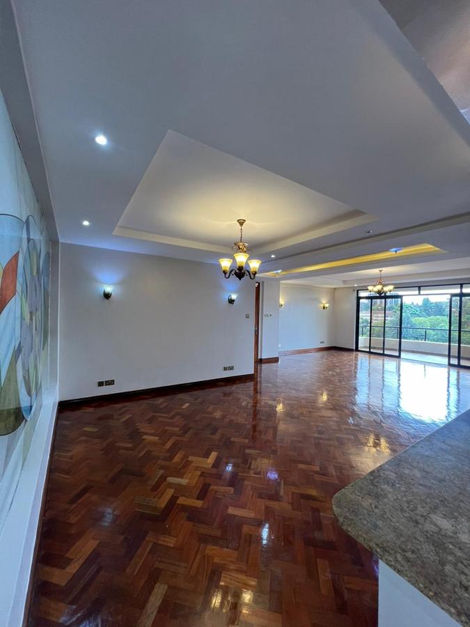 4 Bed Apartment with En Suite at Riverside Drive - 8