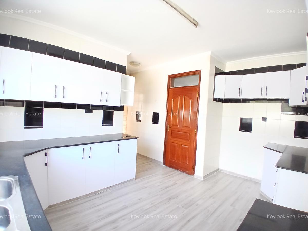 4 Bed Townhouse with En Suite at Lavington - 8